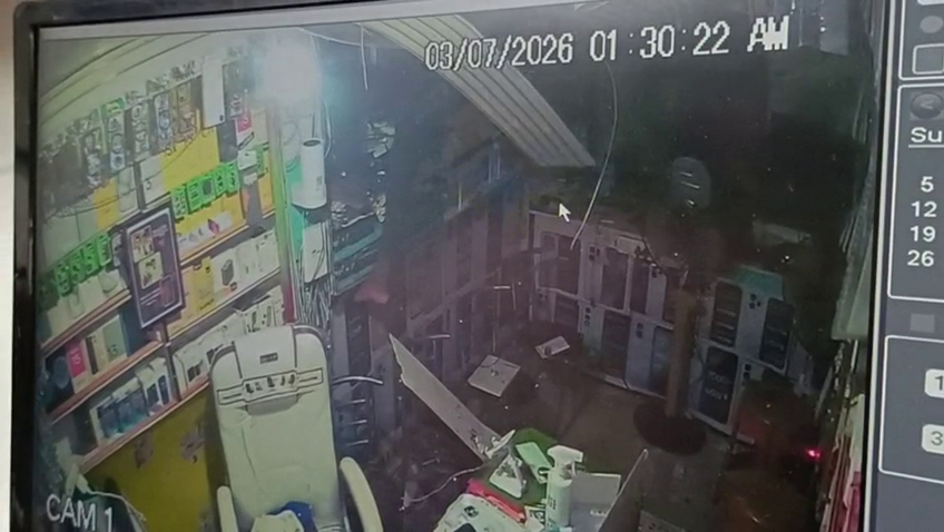 কদমতলা বাজারে ফের দুঃসাহসিক চুরি,মোবাইল দোকান থেকে ৮-১০ লক্ষ টাকার সামগ্রী উধাও; নিরাপত্তা নিয়ে ক্ষোভে ব্যবসায়ীরা
