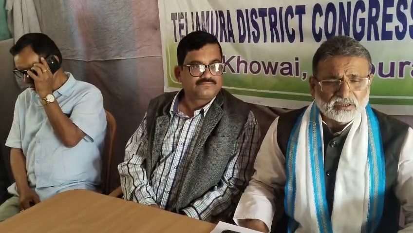 খোয়াই কংগ্রেস ভবনে আসেন প্রদেশ কংগ্রেসের সভাপতি আশীষ কুমার সাহা। 