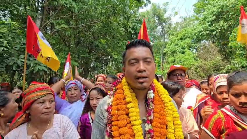 রাজঘাট এলাকা শক্তি প্রদর্শন তিপ্রা মথা প্রার্থী ই.এম রুনিয়েল দেববর্মা।