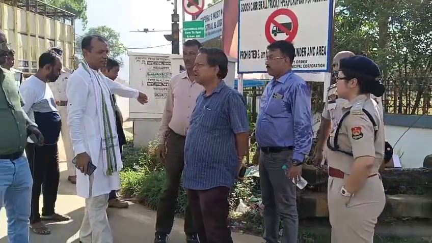 খয়েরপুরে যানজট নিরসনে ৩০০ মিটার রাস্তা সম্প্রসারণের উদ্যোগ, পরিদর্শনে জেলা সভাধিপতি