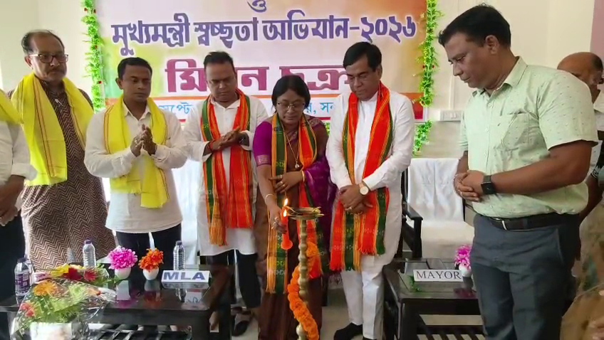 মিলনচক্র ক্লাবের ত্রিতল ভবনের উদ্বোধন,এলাকা স্বচ্ছ রাখতে ক্লাবগুলিকে এগিয়ে আসার আহ্বান জানালেন মেয়র 