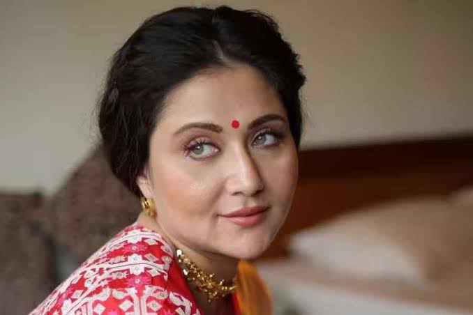 নেতিবাচক মন্তব্যের মধ্যেও কিভাবে নির্ভার থাকা যায় জানালেন স্বস্তিকা