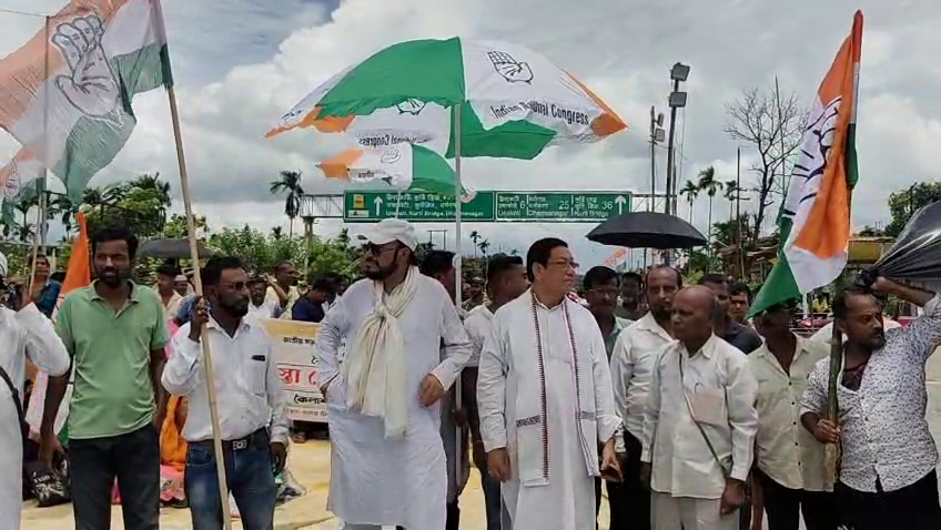 জাতীয় সড়কের বেহাল দশার প্রতিবাদে ঊনকোটি জেলা কংগ্রেসের পথ অবরোধ 