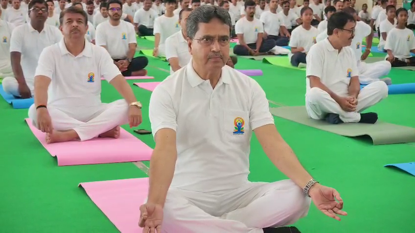 আন্তর্জাতিক যোগ দিবস পালিত হাঁপানিয়ার আন্তর্জাতিক প্রদর্শনী কেন্দ্রে। 