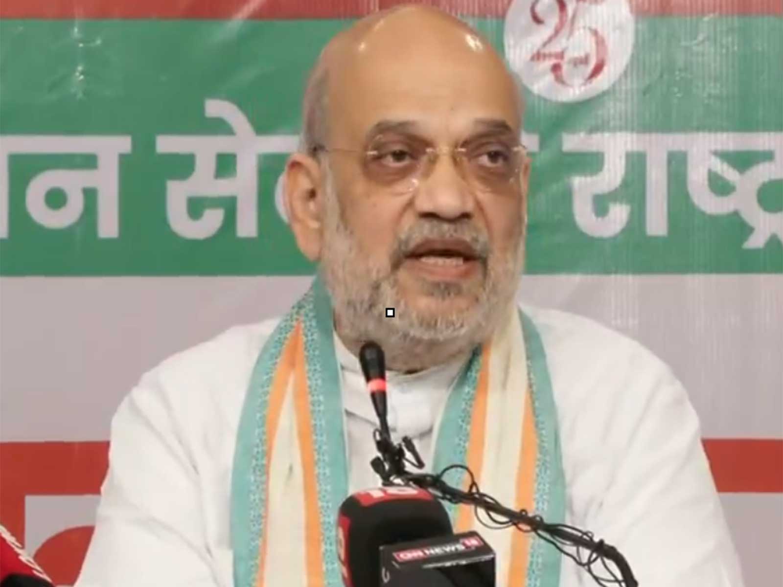 টানা ২৫ বছর নিরবিচ্ছিন্ন জনসেবার নজির গড়েছেন মোদী, বার্তা অমিত শাহ-র
