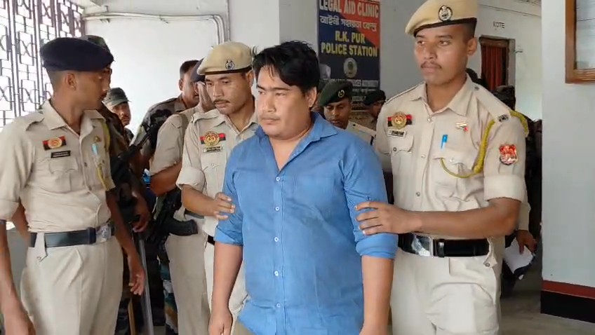 এ ডি সি নির্বাচনের দিন বিধায়কের গাড়ি ভাঙচুরের ঘটনায় তিনজনকে পুলিশ গ্ৰেপ্তার করতে সামর্থ হয়েছে।                                       