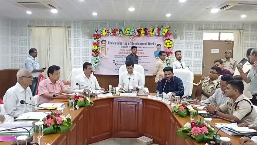 মন্ত্রী সুধাংশু দাসের পৌরহিত্যে দক্ষিণ ত্রিপুরা জেলার উন্নয়নমূলক কাজের পর্যালোচনা সভা