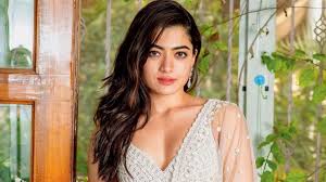 ‘প্রথম ভালোবাসা’র প্রসঙ্গ যেভাবে এড়িয়ে গেলেন রাশমিকা