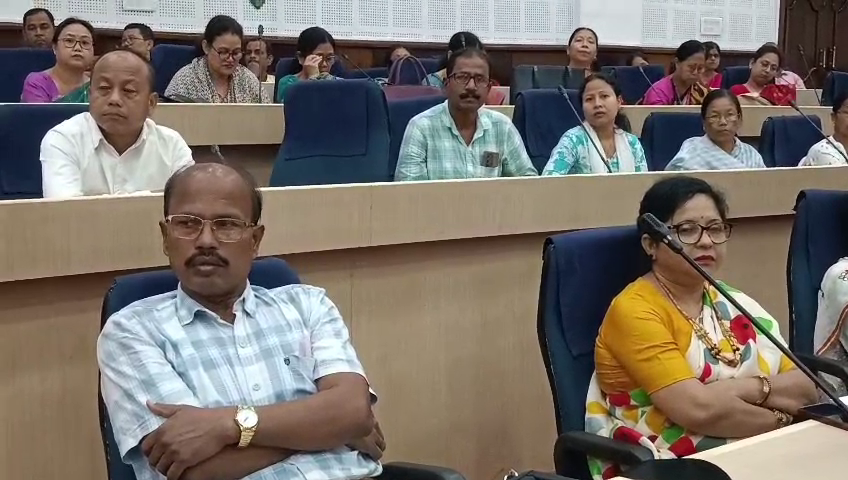  নেশা, বাল্য বিবাহ ও ড্রপ আউট থেকে ছাত্রছাত্রীদের দূরে রাখতে শিক্ষকদের নিয়ে মাঠে নামবে প্রশাসন 