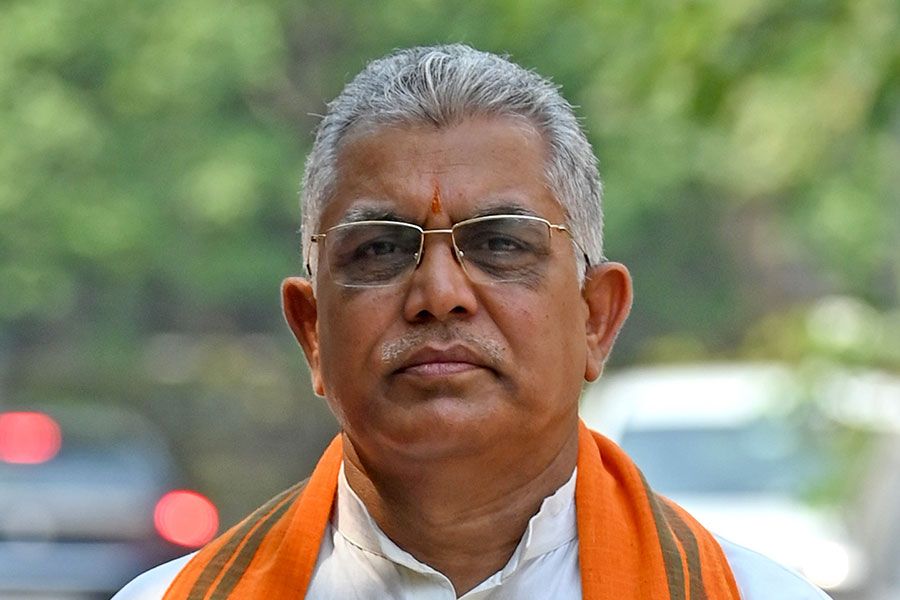 চোর-ডাকাতের সরকারকে বিদায় দিতে হবে, ব্রিগেডের মঞ্চ থেকে ডাক দিলীপের