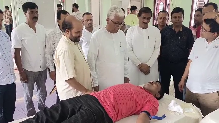  নিজেদের প্রয়োজনে রক্ত পাচ্ছেন না রক্তদাতারা -প্রাক্তন মুখ্যমন্ত্রী 