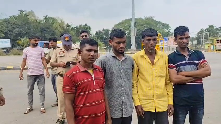 খোয়াইয়ে মহাদেবটিলা ট্রাই জংশন থেকে আটক ৪ বাংলাদেশি অনুপ্রবেশকারী