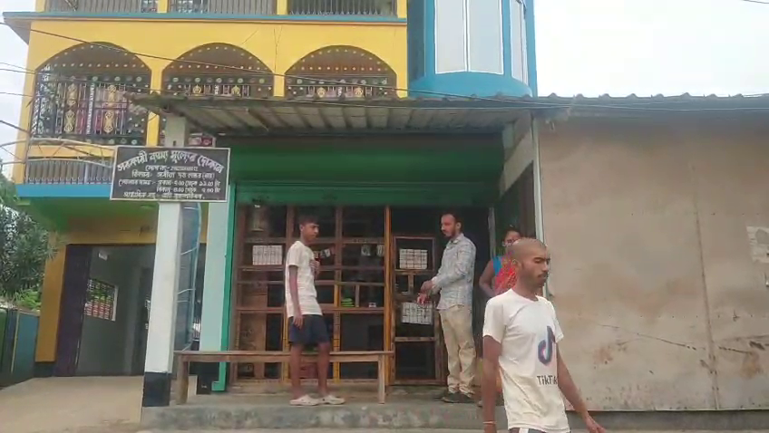 ন্যায্য মূল্যের দোকানে চাল পরিমাপে কারচুপির অভিযোগ, তদন্তের আশ্বাস খাদ্য দপ্তরের