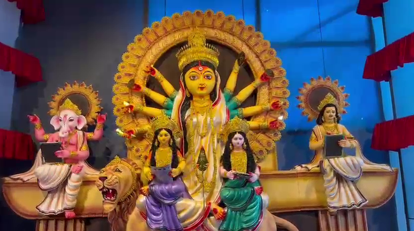 গঙ্গা আনায়নের মধ্যদিয়ে সপ্তমি পূজার শুভ সূচনা করলো শান্তির বাজার পূর্বপাড়া দূর্গাপূজাকমিটি। 