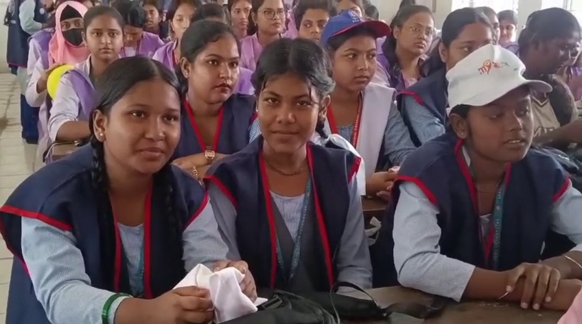  প্রধানমন্ত্রীর নেশা মুক্ত সংকল্প অভিযান উপলক্ষে সখীচরণ স্কুলে আয়োজিত হলো অনুষ্ঠান, নেশা মুক্ত ভারত গড়ায় প্রতিজ্ঞাবদ্ধ হলো যুবসমাজ  
