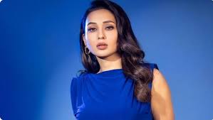 ‘হিটওম্যান’ চরিত্রে অভিনয় করে চমকে দিলেন হুমা কুরেশি