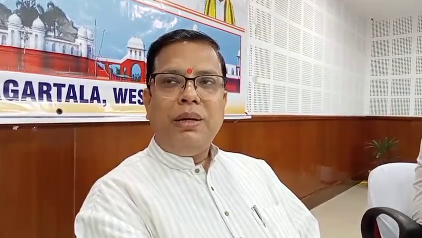   কাজ বন্ধ করে আন্দোলন নয়,অঙ্গন ওয়াড়ি কর্মীদের কড়া বার্তা মন্ত্রী টিংকু রায়ের 