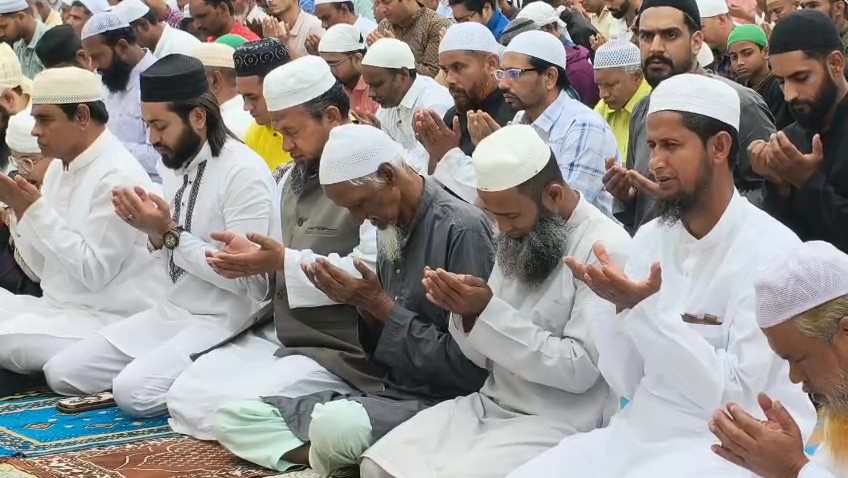 ঐক্য ও সম্প্রীতির বার্তা ছড়িয়ে রাজ্যেও পালিত পবিত্র ঈদ-উল-ফিতর