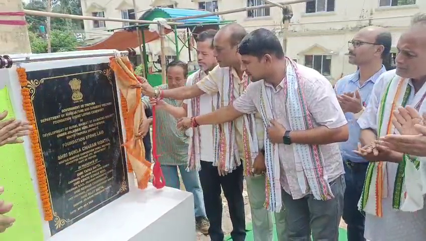 বাইখোড়া বাজারে সব্জী বাজারের দ্বীতল ভবনের শিলান্যাস 