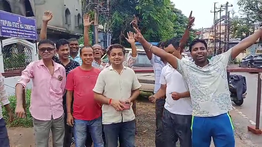 পাড়ায় পাড়ায় বড় স্ক্রিনে খেলা দেখার প্রস্তুতি, বিশ্বকাপ ফুটবলের ফাইনালে কোজাগরী  রাত জাগবে আগরতলা 