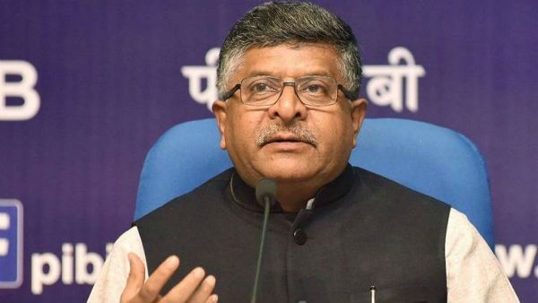 রাহুল গান্ধীকে ‘দায়িত্বজ্ঞানহীন’ বলে তোপ রবিশঙ্করের