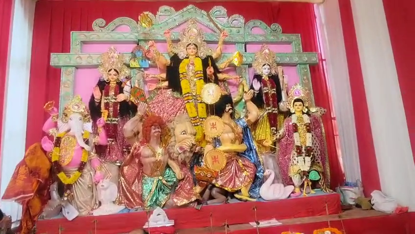 মহাসপ্তমীর সকালে নবপত্রিকা স্থাপনার মধ্য দিয়ে শুরু হল শারদ উৎসবের প্রথাগত সূচনা 