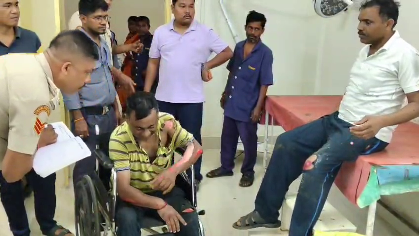 সপ্তমীর দুপুরে শান্তিরবাজারে পথ দুর্ঘটনা, আহত দুই বিএসএফ জওয়ান