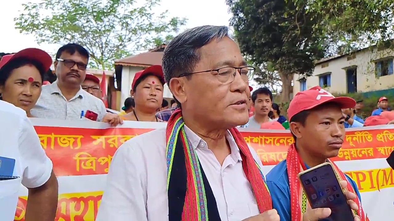 সিপিআইএম প্রার্থীর সমর্থনে   মুঙ্গিয়াকামী বাজার এলাকায় এক বর্ণাঢ্য মিছিল ও বাজার সভা 