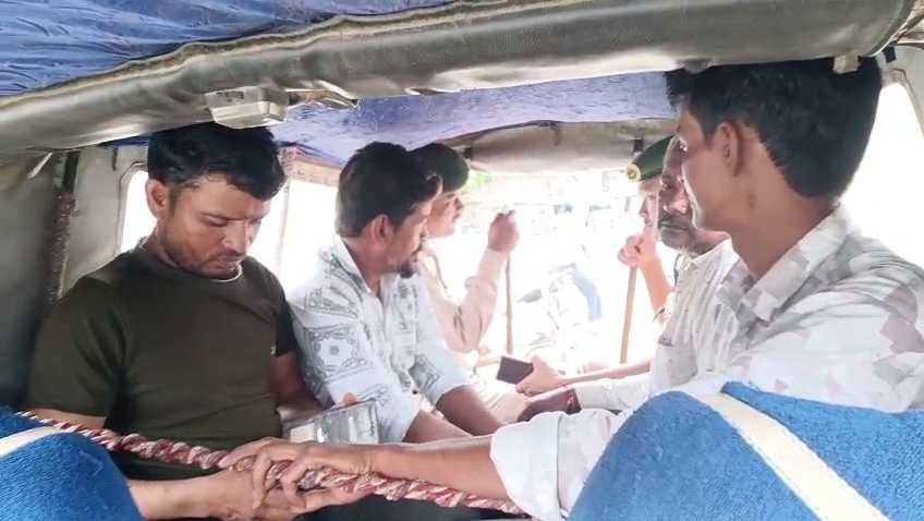  আড়ালিয়ায় পূর্ব থানার অভিযান, গ্রেপ্তার ৪ নেশা বিক্রেতা 