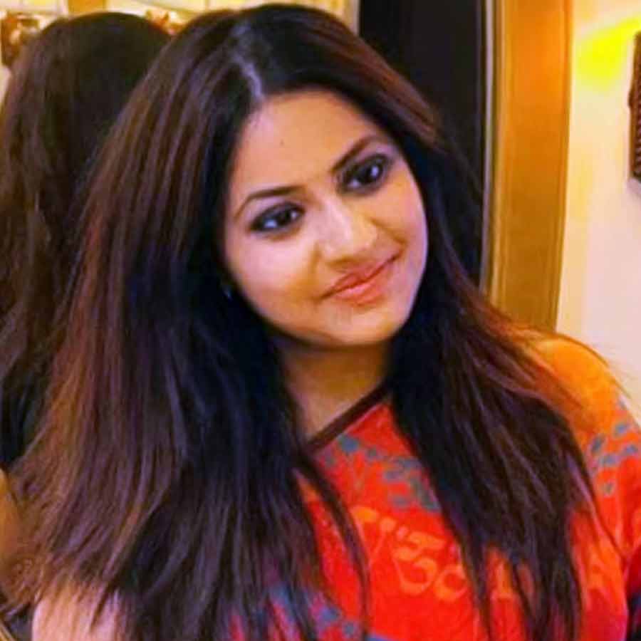 বহিষ্কৃত আইএএস পূজাকে ঘুমের ওষুধ খাইয়ে বেঁধে রেখে মূল্যবান জিনিস নিয়ে চম্পট পরিচারিকা