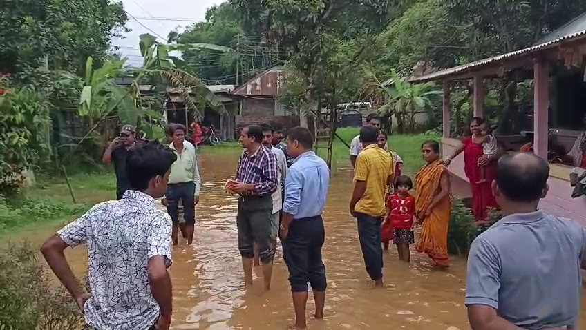  কাঞ্চনমালার পূর্ব বাজার এলাকায় বৃষ্টির জল জমে  ক্ষতিগ্রস্ত একাধিক বাড়িঘর 