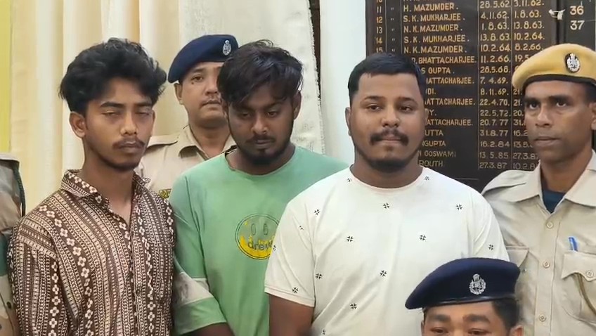  বটতলায় পুলিশের সাথে দাদাগিরির ঘটনায় ধৃত ৩ অভিযুক্ত 