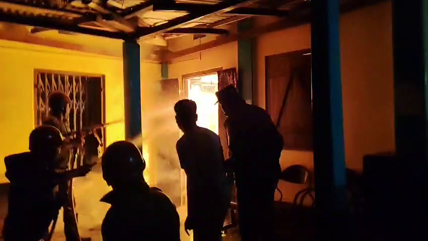   রহস্য আগুনে পুড়ে পুড়ে ছাই বাগবাসা গ্রাম পঞ্চায়েত অফিস ঘর।