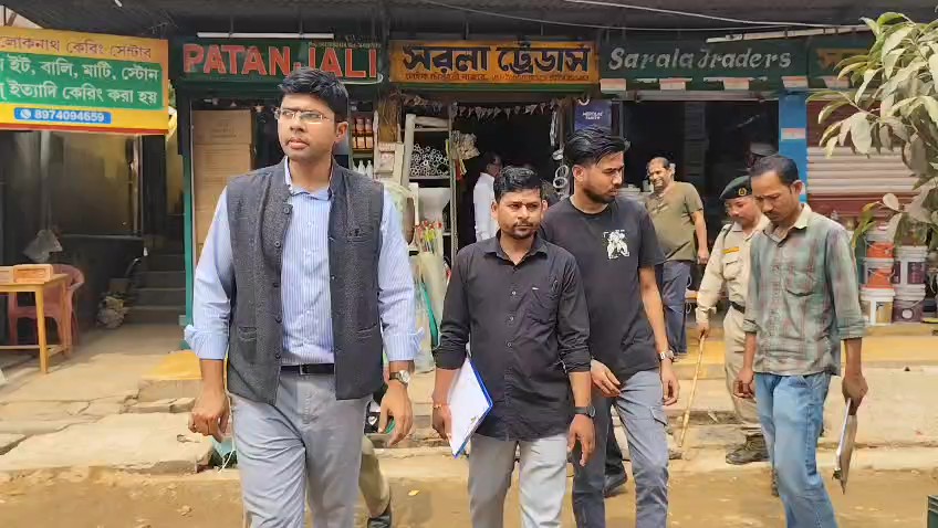 লেক চৌমুহনী বাজারে প্রশাসনের যৌথ অভিযান কারী দলের থানা 