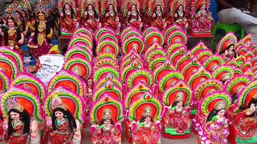 ধর্মনগরে লক্ষ্মীপুজোর প্রস্তুতি তুঙ্গে, শেষ মুহূর্তের বিক্রির আশায় ব্যবসায়ীরা
