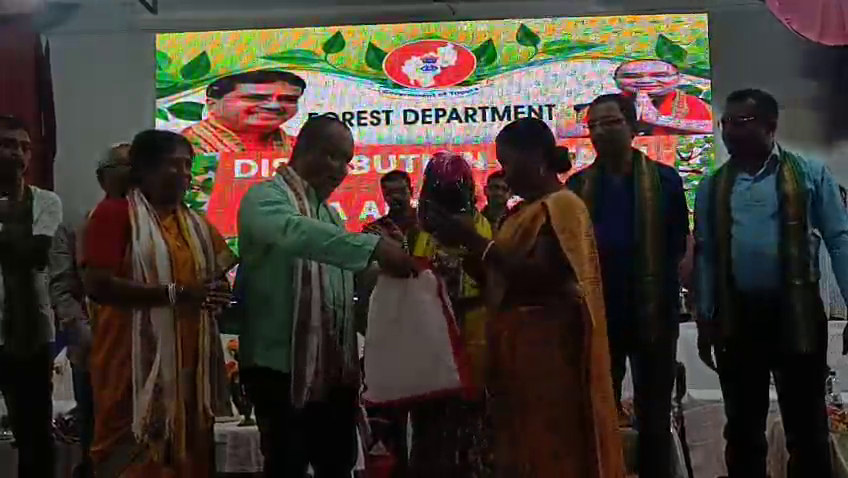 বিমল সিনহা কমিউনিটি হলের সাথে উদ্বোধন হলো বন দপ্তরের পক্ষ থেকে মাল্টি ইউনিটি সেন্টারের