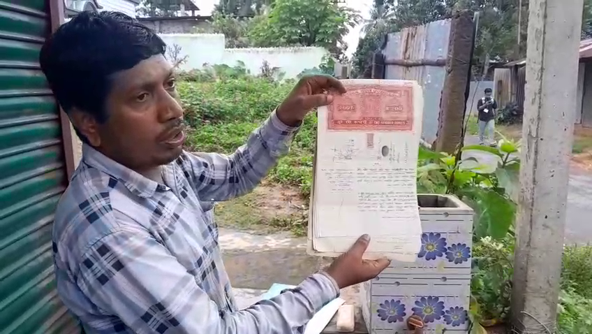  আড়ালিয়ার লোকনাথ পাড়ায় জমি মাফিয়ার তান্ডব ,বাড়ি ছাড়া এক অসহায় পরিবার