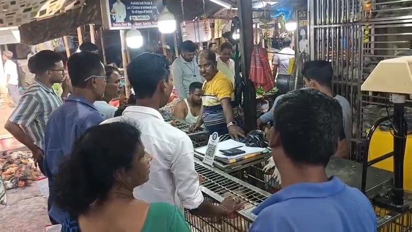 নববর্ষে বাজারে দ্রব্য সামগ্রীর অগ্নিমূল্যে হাতে ছ্যাঁকা ক্রেতাসাধারণের 