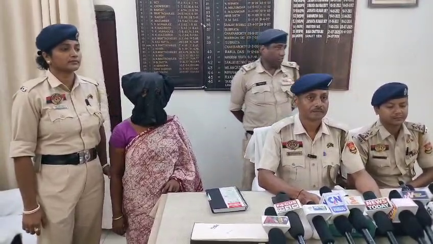 আখাউড়া রোডে স্বর্ণের চেইন ও কসমেটিকস চুরি, গ্রেফতার বাড়ির কাজের মহিলা