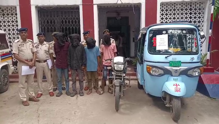  কৃষ্ণনগর থেকে চুরি যাওয়া অটো উদ্ধার, গ্রেপ্তার ২ , আরো একটি বাইক উদ্ধার করল পশ্চিম থানার পুলিশ 