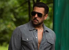 ‘বয়স ৬০ হলেও মারামারি করতে ভুলিনি’, ফটো সাংবাদিকদের সালমান খান