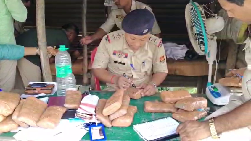 কমলপুর দুর্গা চৌমুহনী নাকা পয়েন্টে পুলিশের তল্লাশিতে ধরা পড়লো প্রচুর পরিমাণে গাঁজা