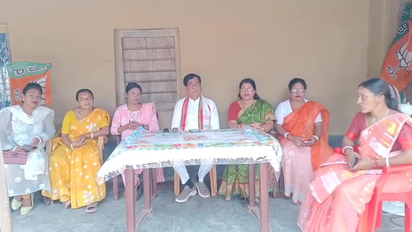 ১১টি পরিবারের ৩৫ ভোটার তিপ্রামথা ছেড়ে বিজেপিতে যোগদান