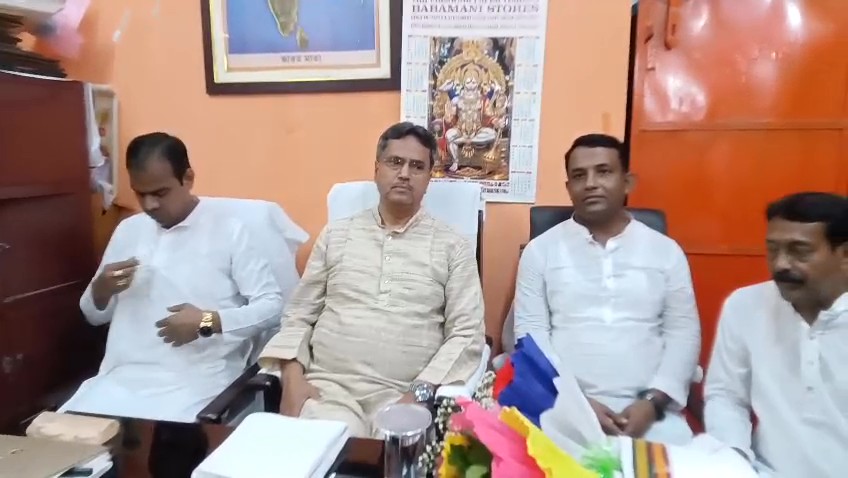 পাখির চোখ আসন্ন  নিগম নির্বাচন ,নিজ মন্ডলের কার্যালয় পরিদর্শনে গেলেন মুখ্যমন্ত্রী