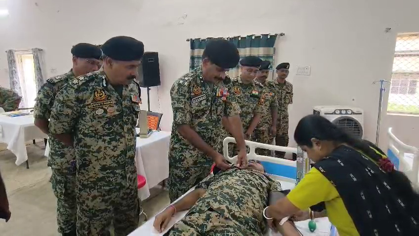 তেলিয়ামুড়ায় স্বেচ্ছায় রক্তদান শিবিরের আয়োজন করল বিএসএফ	