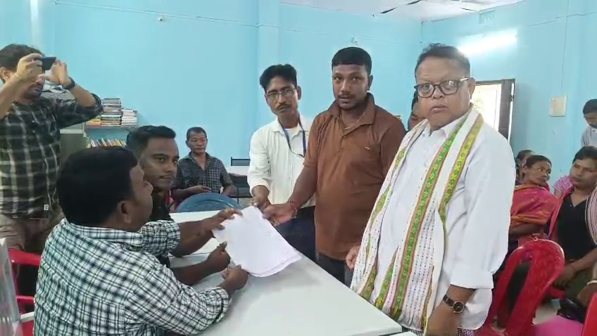 দীর্ঘ দিনের থমকে থাকা বিভিন্ন উন্নয়নমূলক কাজের দাবিতে সোচ্চার হলেন স্থানীয় বাসিন্দারা