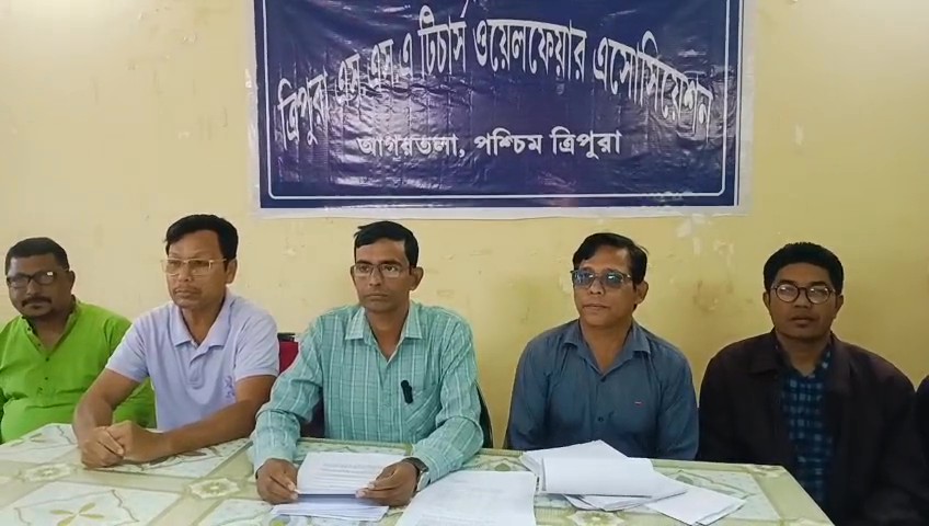 শীর্ষ আদালতের এসএলপি প্রত্যাহার করে অবিলম্বে নিয়মিতকরণের দাবী জানালো সর্বশিক্ষার শিক্ষকরা 