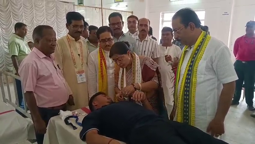  আচার্য সমাজের রক্তদান শিবির প্রশংসনীয় উদ্যোগ, বললেন রাজ্য বিজেপি সভাপতি 