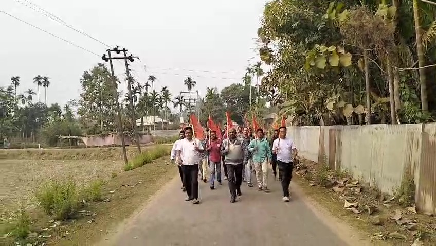জয়ন্তীবাজার এলাকায় পথ অবরোধ ও বিক্ষোভ মিছিল সি পি আই (এম )'র