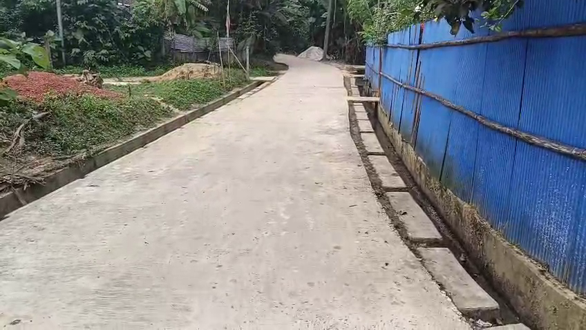 ২৫ বছরের রাস্তার দুর্ভোগের অবসান, পাকা রাস্তা পেয়ে স্বস্তিতে ১১ নম্বর ওয়ার্ডের বাসিন্দারা